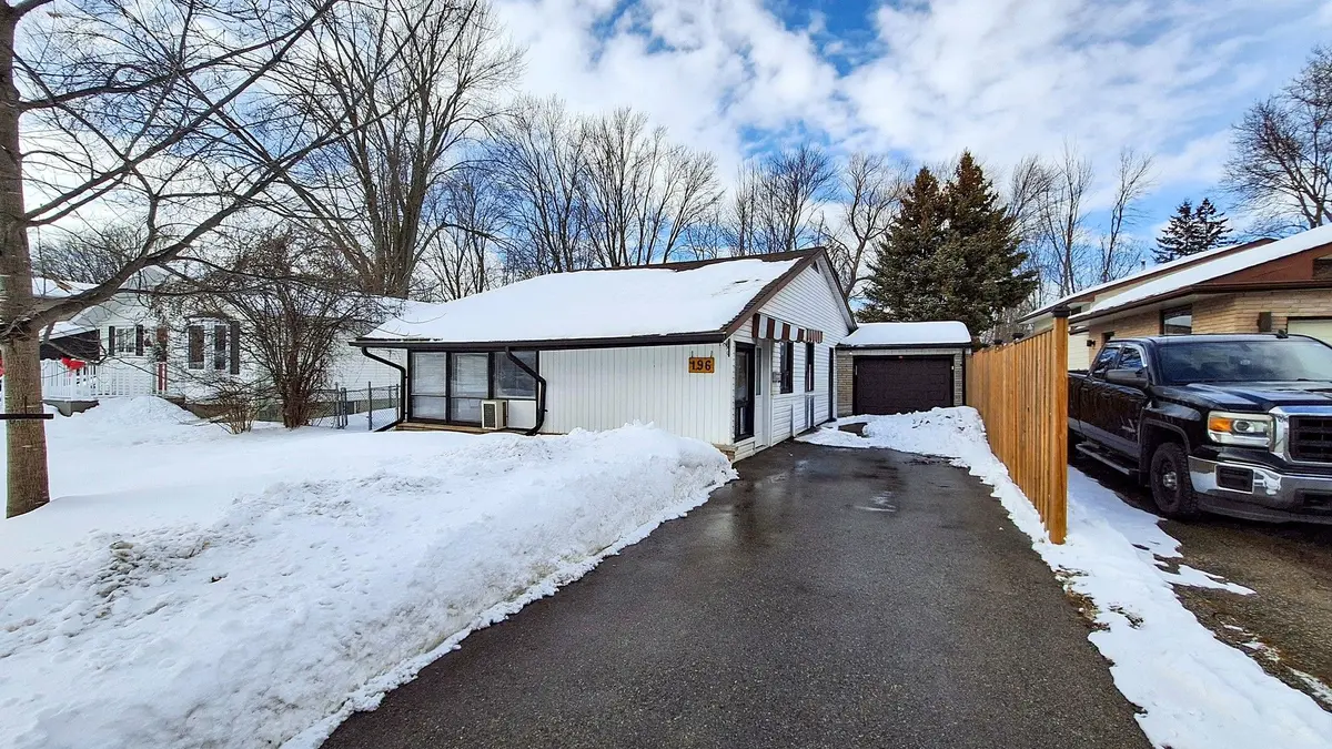 196 Ways Bay DR, Georgina, ON L4P 2M7