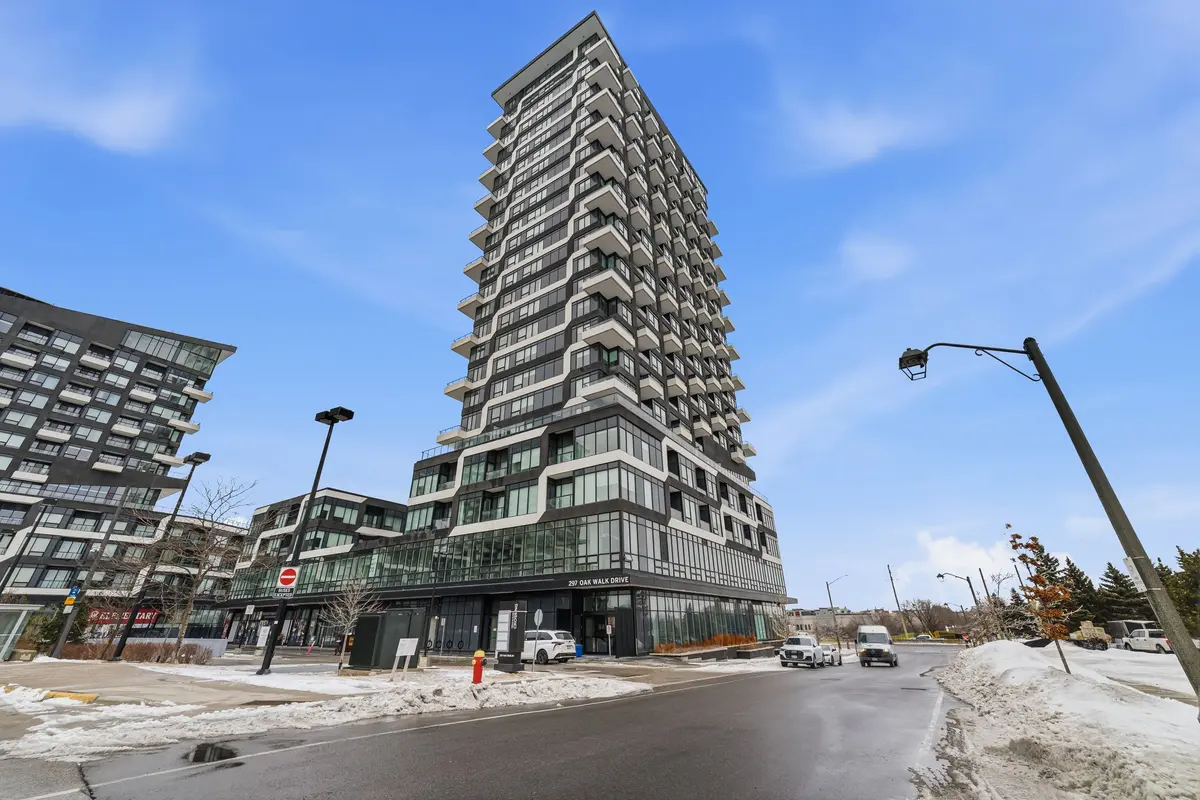 297 Oak Walk DR #320, Oakville, ON L6H 3R6