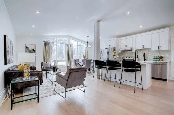 Toronto E05, ON M1T 1L9,21 Holford CRES