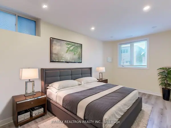 202 Danny Wheeler BLVD #BSMNT, Georgina, ON L4P 0J7