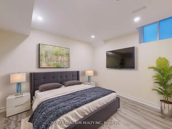 202 Danny Wheeler BLVD #BSMNT, Georgina, ON L4P 0J7