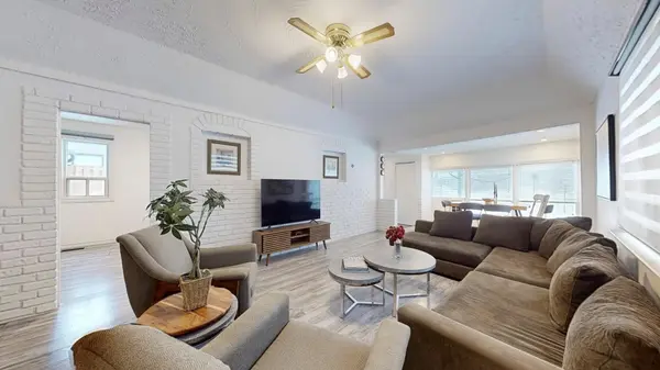 196 Ways Bay DR, Georgina, ON L4P 2M7