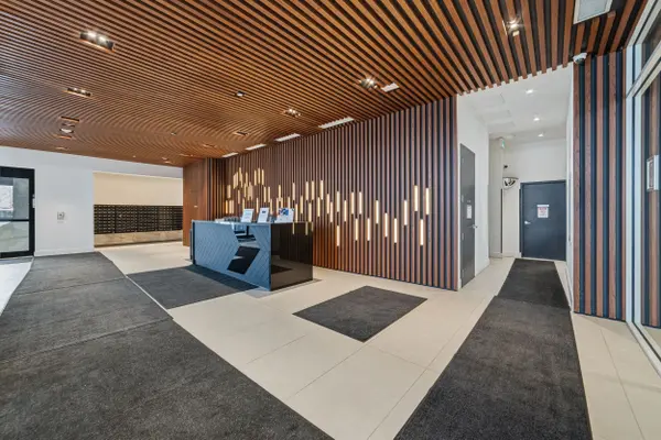 297 Oak Walk DR #320, Oakville, ON L6H 3R6