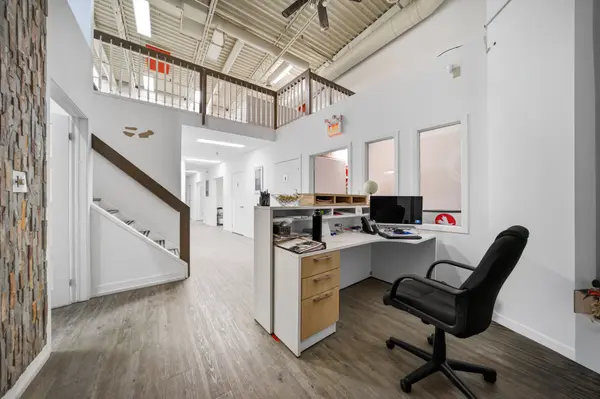 775 Pacific RD #31, Oakville, ON L6L 6M4