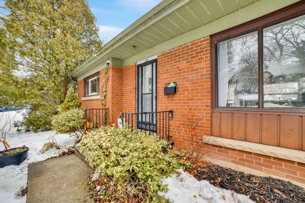 271 Linden AVE, Burlington, ON L7L 2P4