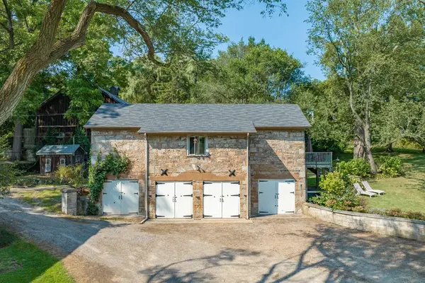 1 Springhill ST, Hamilton, ON L9H 4V2