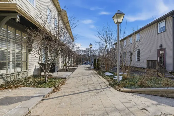 49 ONTARIO ST #8, Grimsby, ON L3M 3H2