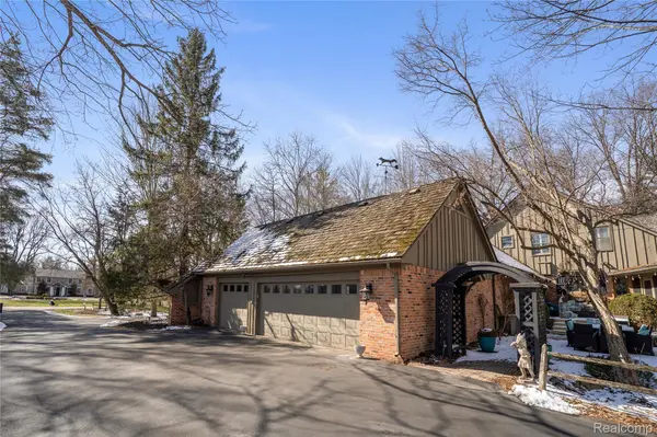 32870 Bingham LN, Bingham Farms Village, MI 48025