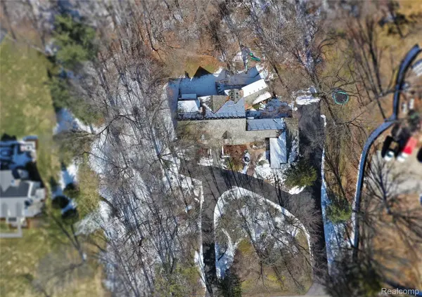 32870 Bingham LN, Bingham Farms Village, MI 48025