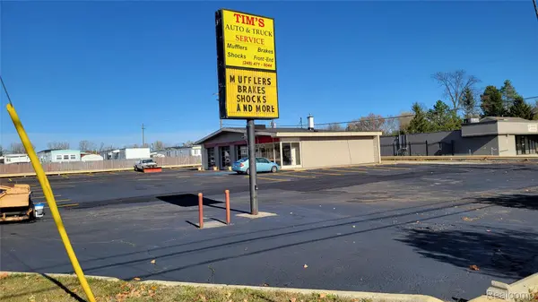 22412 MIDDLEBELT RD, Farmington Hills, MI 48336