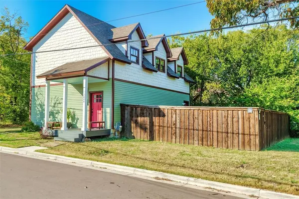 801 W Morphy Street, Fort Worth, TX 76104