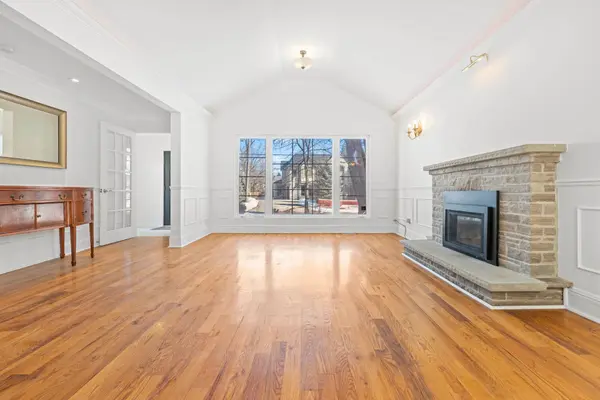 560 Meadow Wood RD, Mississauga, ON L5J 2S3