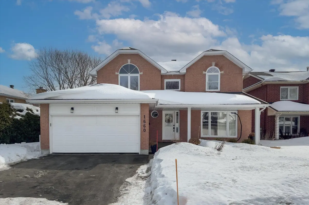1660 Country Walk DR, Orleans - Convent Glen And Area, ON K1C 8E2