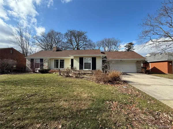 489 Chalfonte AVE, Grosse Pointe Farms, MI 48236