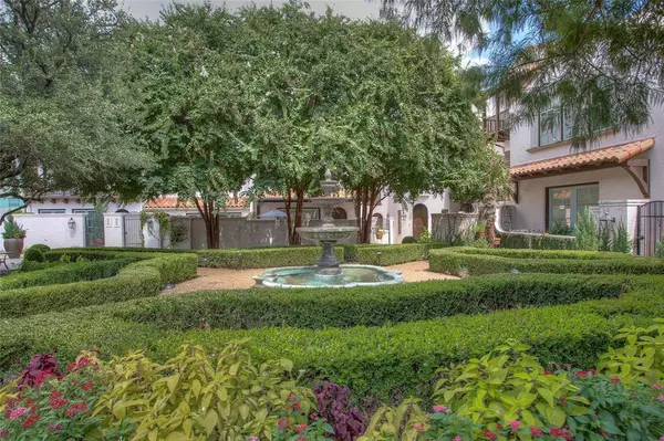 Fort Worth, TX 76107,271 Casa Blanca Avenue