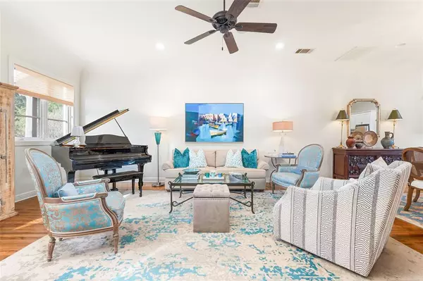 Fort Worth, TX 76107,271 Casa Blanca Avenue