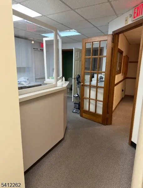 1 Manor Dr, Hampton Boro, NJ 08827