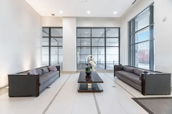 23 Glebe RD W #602, Toronto C03, ON M5P 0A1