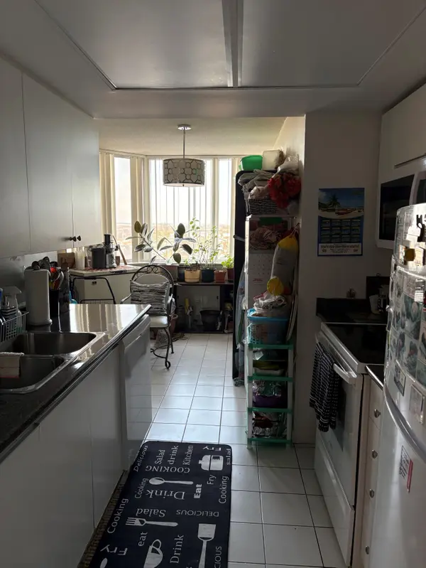 80 Alton Towers CIR #612, Toronto E07, ON M1V 5E8