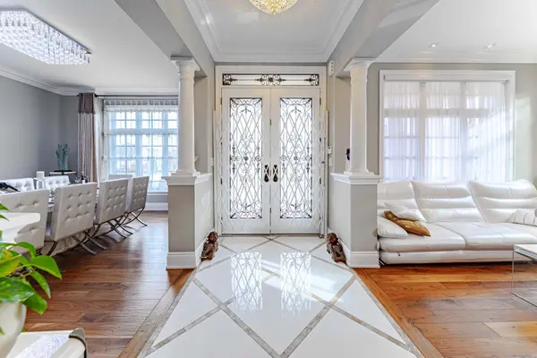 19 Royal County Down CRES, Markham, ON L6C 0K1