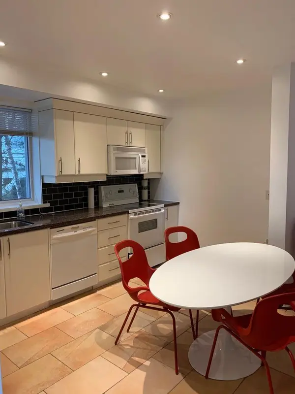 34 Georgian LN #B, Tay, ON L0K 1R0