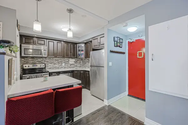 364 The East Mall ST #318, Toronto W08, ON M9B 6C5