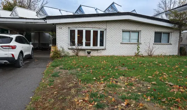 36 Van Order DR, Kingston, ON K7M 1B7