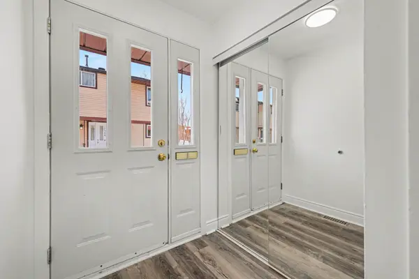 1584 Feather LN, Blossom Park - Airport And Area, ON K1T 1V4