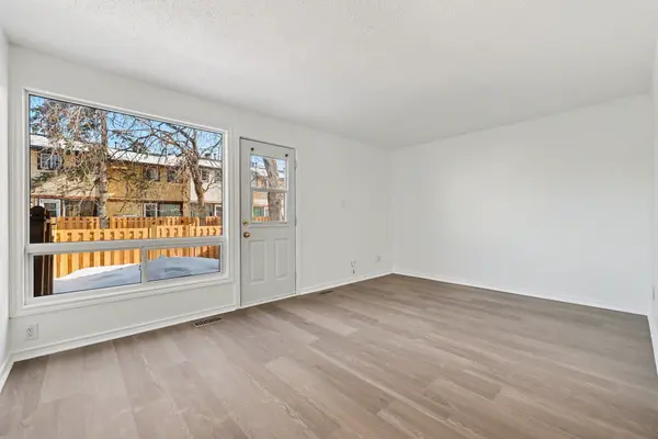 1584 Feather LN, Blossom Park - Airport And Area, ON K1T 1V4