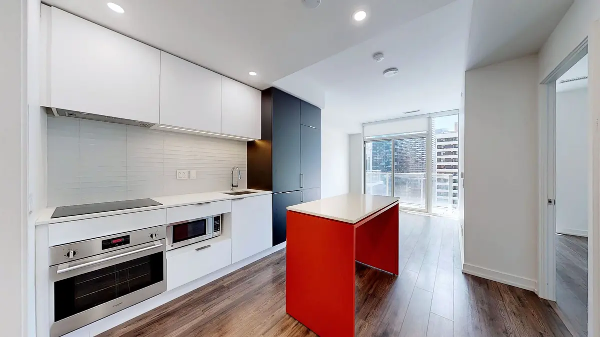 33 Helendale AVE #1013, Toronto C03, ON M4R 0A4