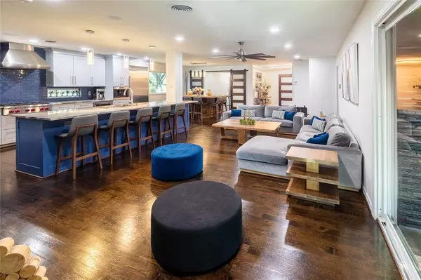 10872 Caprock Circle, Dallas, TX 75218