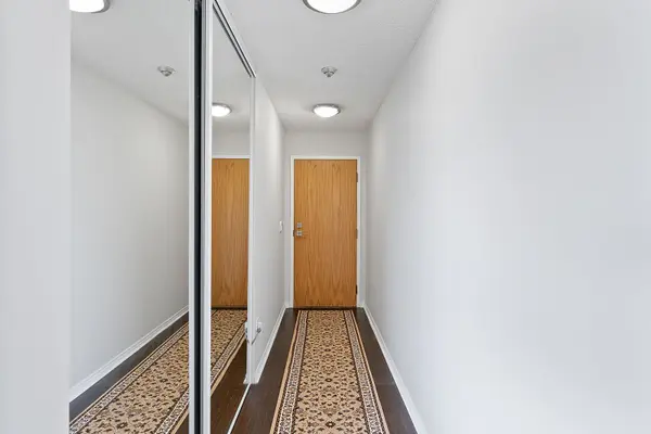 7 Concorde PL #2009, Toronto C13, ON M3C 3N4