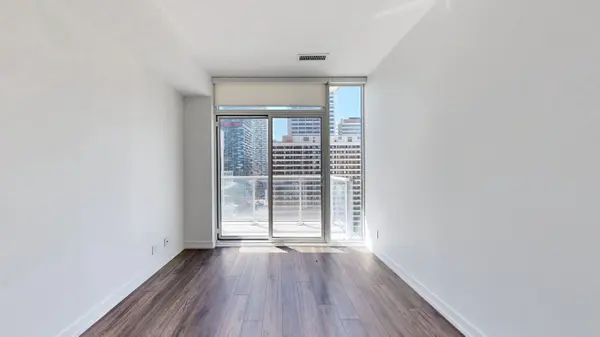 33 Helendale AVE #1013, Toronto C03, ON M4R 0A4