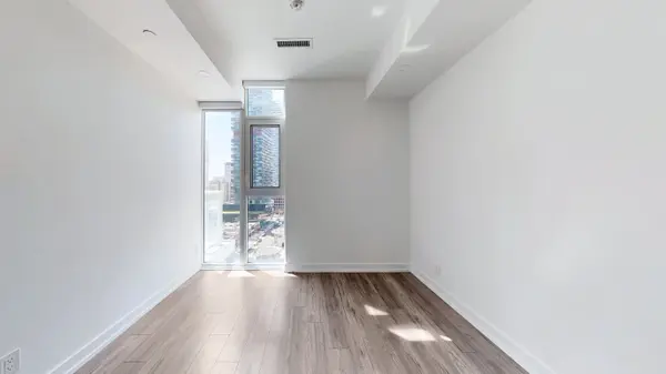 33 Helendale AVE #1013, Toronto C03, ON M4R 0A4