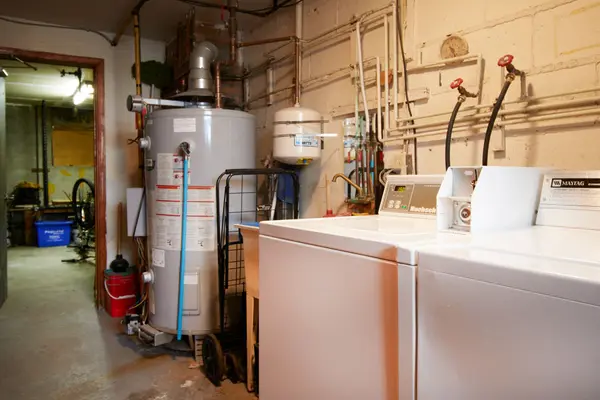 1613 Dufferin ST, Whitby, ON L1N 1B3