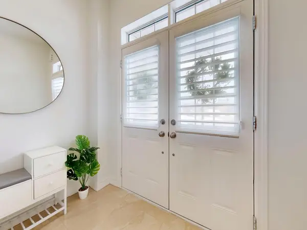 28 Veterans ST, Bradford West Gwillimbury, ON L3Z 4L3