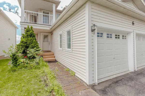 6 Porchlight RD, Brampton, ON L6X 4S3