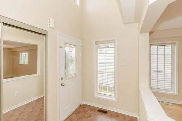 6 Porchlight RD, Brampton, ON L6X 4S3