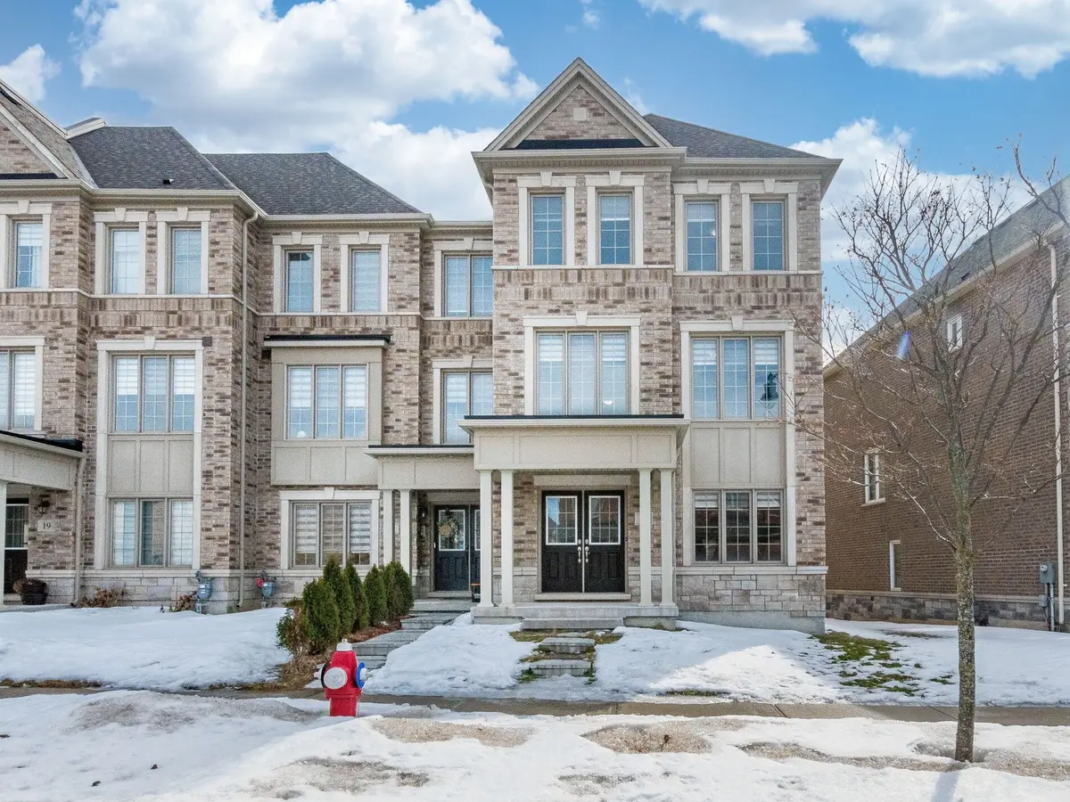 15 Temple Manor RD, Brampton, ON L6Y 6C4
