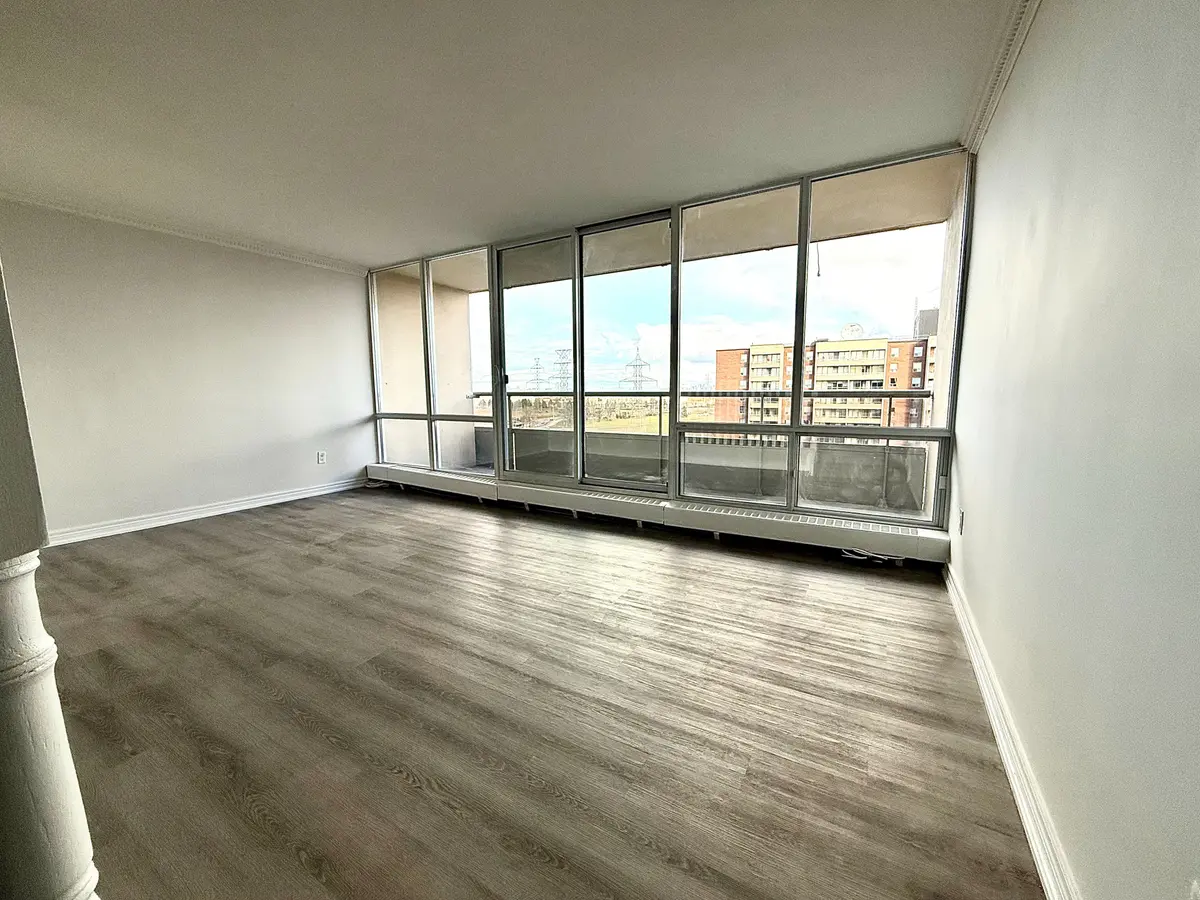 25 Four Winds DR #906, Toronto W05, ON M3J 1K8