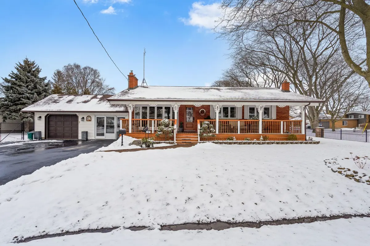 12 Aquadale DR, St. Catharines, ON L2N 3R6