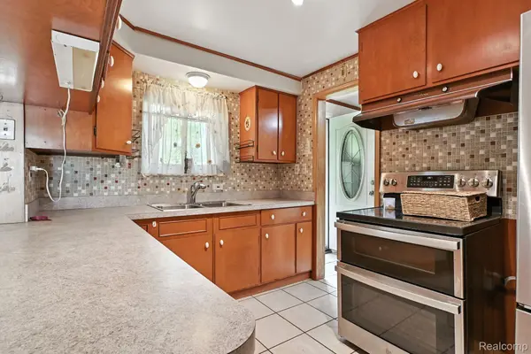 8814 Pellett Dr, Webster Township, MI 48189