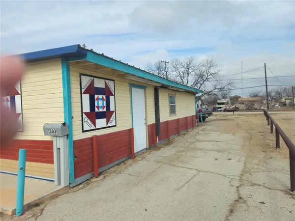 1303 E Central Avenue, Comanche, TX 76442