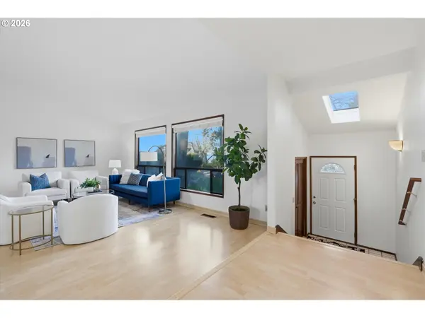 2901 CARRIAGE WAY, West Linn, OR 97068