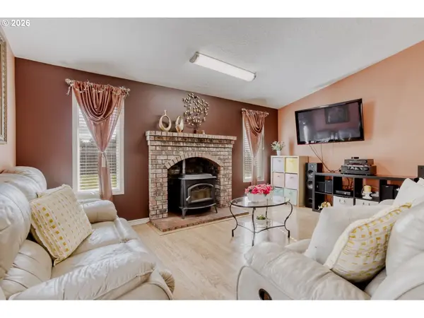 230 SW 22ND ST, Troutdale, OR 97060