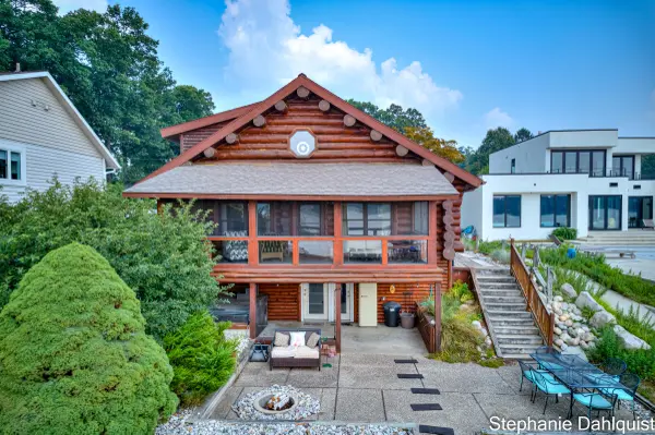 1601 Westwind CT, Laketon Twp, MI 49445