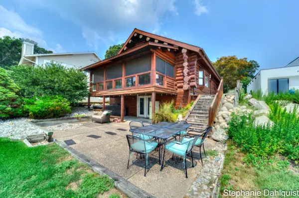 1601 Westwind CT, Laketon Twp, MI 49445