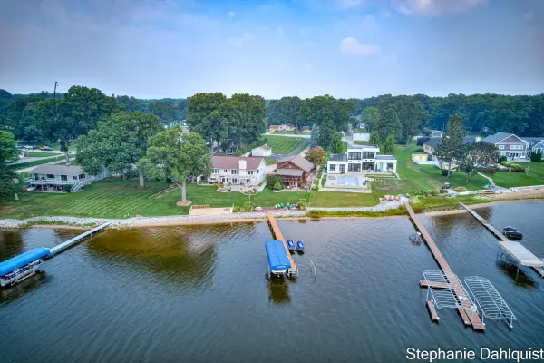 1601 Westwind CT, Laketon Twp, MI 49445