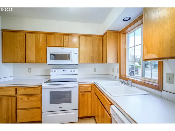 824 NE ASHBY CT, Mc Minnville, OR 97128