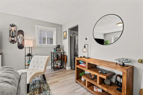 985 E Jarvis AVE, Hazel Park, MI 48030